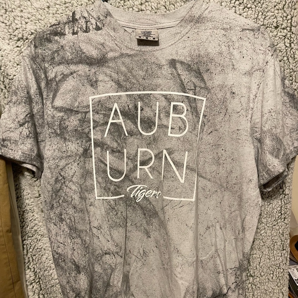 Unisex Auburn Tigers Comfort Colors Heather Gray T-Shirt. Size Adult Medium